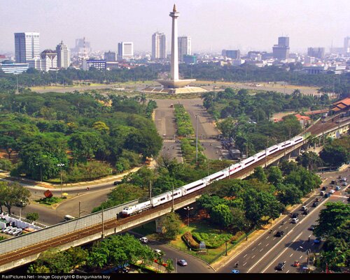 Tren en Jakarta